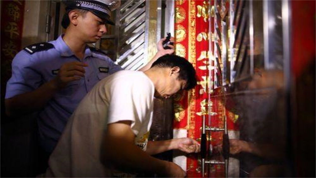 衢州请开锁师傅开了锁后，师傅为什么一般都不进门，就算主人请也不进去？